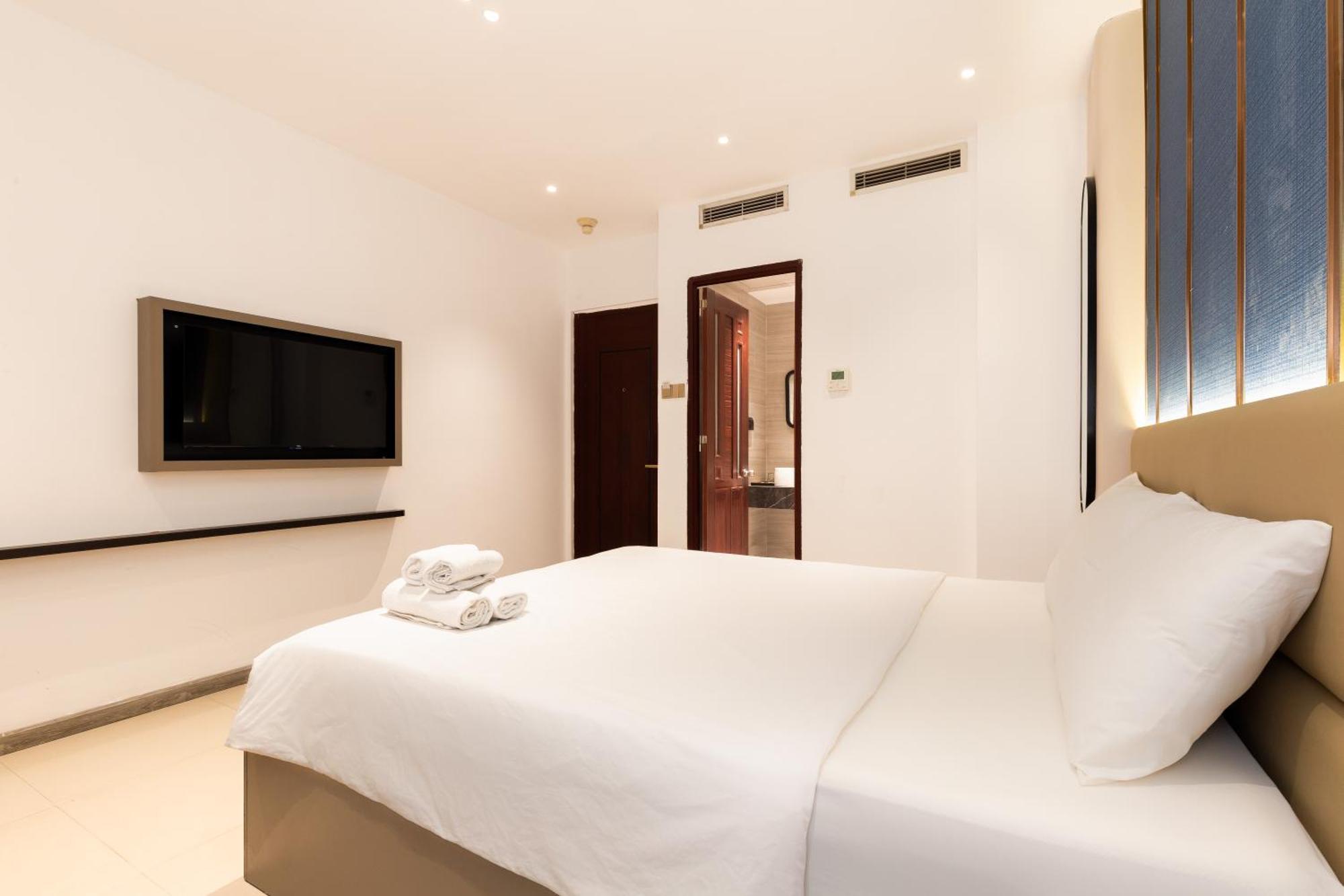 Khách sạn The Luxury Mays TP. Hồ Chí Minh