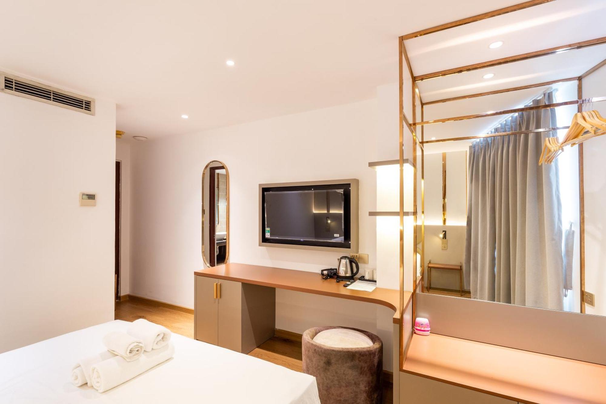 Khách sạn The Luxury Mays