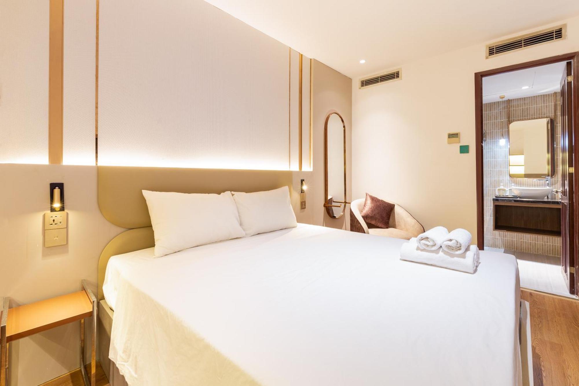 Khách sạn The Luxury Mays TP. Hồ Chí Minh