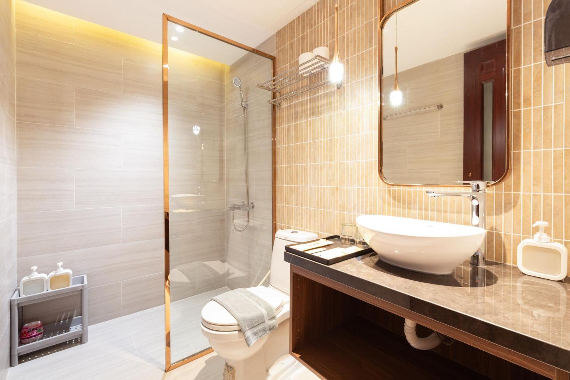 Khách sạn The Luxury Mays