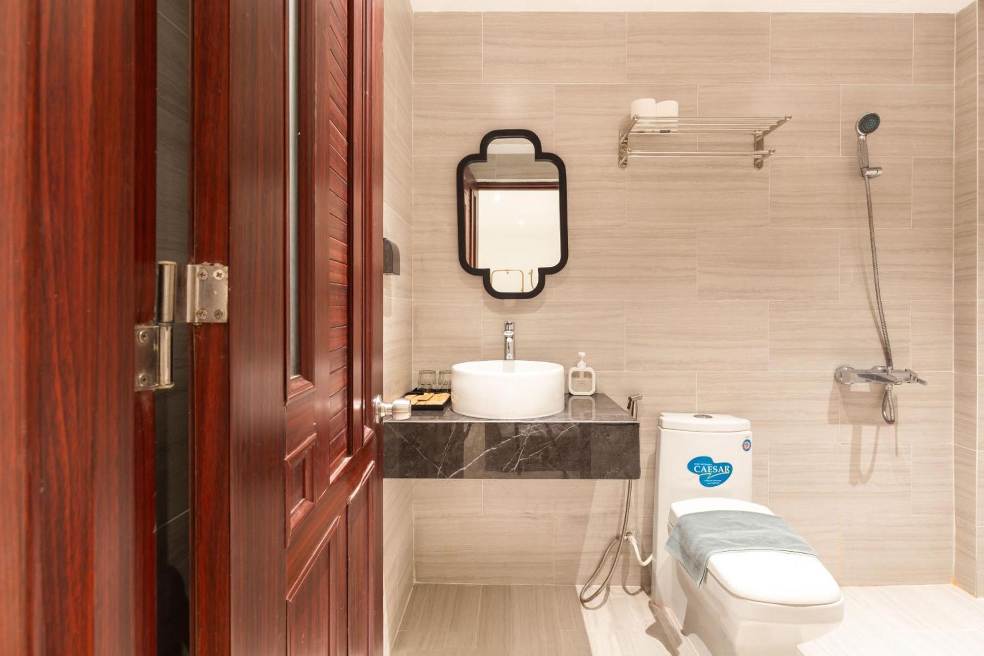 Khách sạn The Luxury Mays
